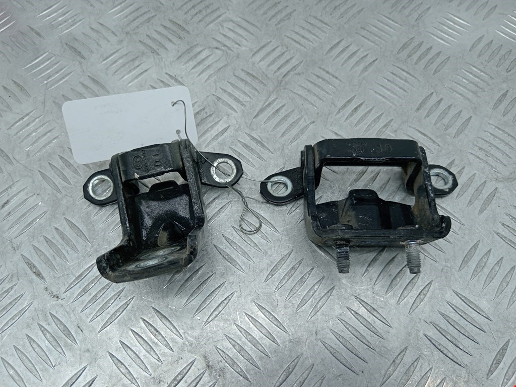 Петля двери задней левой Renault Koleos (2008-2016)