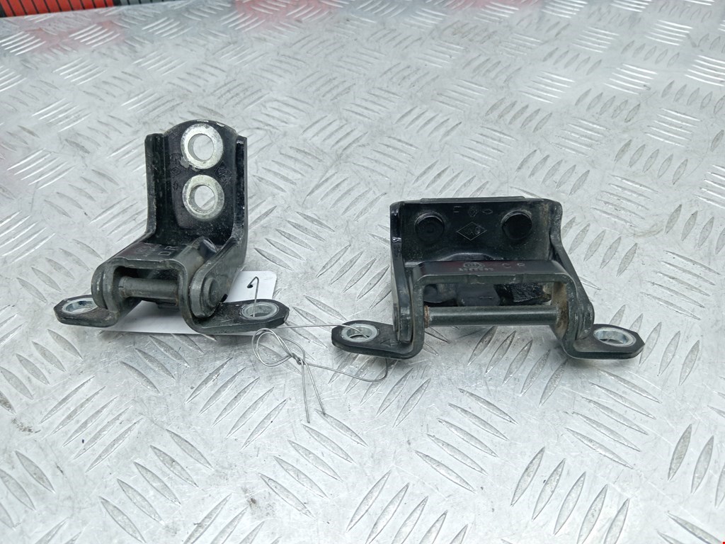 Петля двери задней правой Renault Koleos (2008-2016)