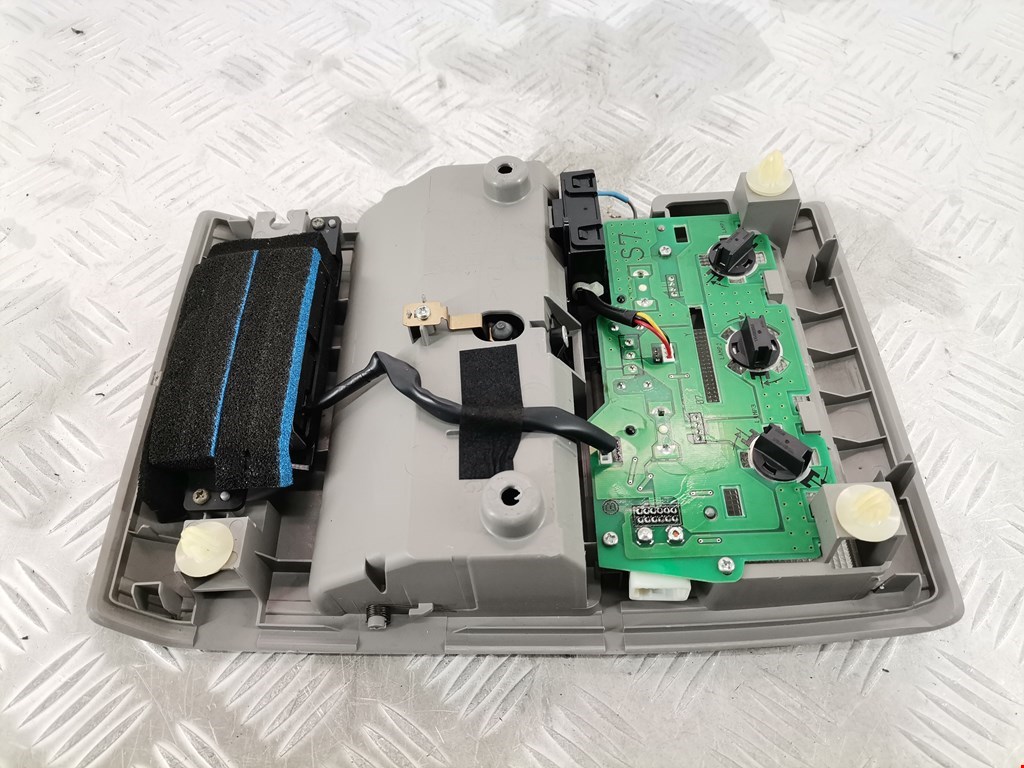 Плафон салонный (салона фонарь) TOYOTA Prius II XW20 2003-2012