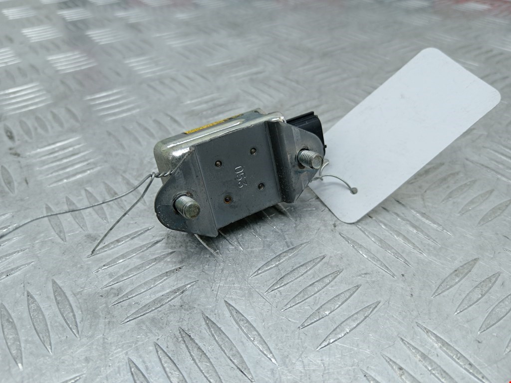 Датчик AIR BAG (подушек безопасности) TOYOTA Prius II XW20 2003-2012