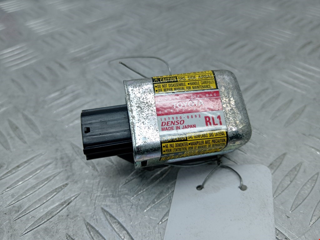 Датчик AIR BAG (подушек безопасности) TOYOTA Prius II XW20 2003-2012
