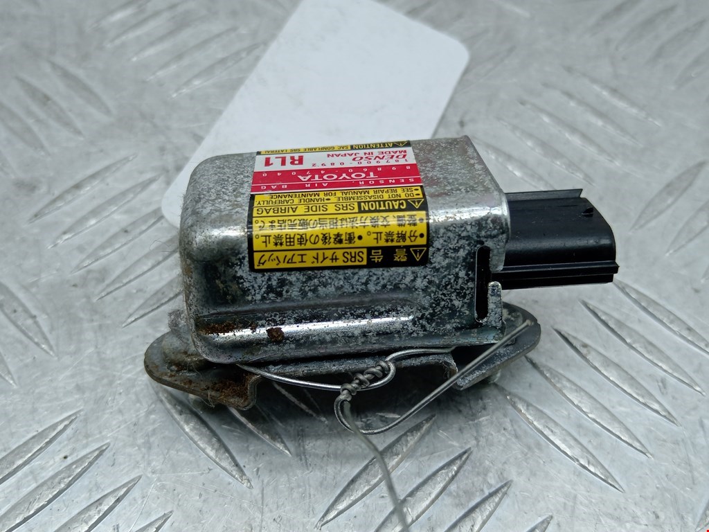 Датчик AIR BAG (подушек безопасности) TOYOTA Prius II XW20 2003-2012