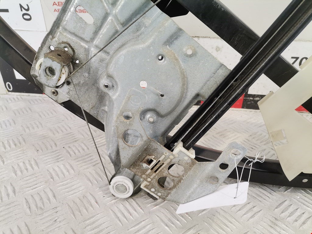 Стеклоподъемник задний левый AUDI A4 B5 1995-2001