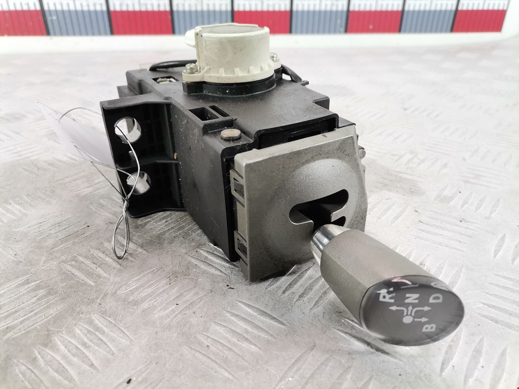Кулиса (селектор) АКПП/МКПП в салоне TOYOTA Prius II XW20 2003-2012