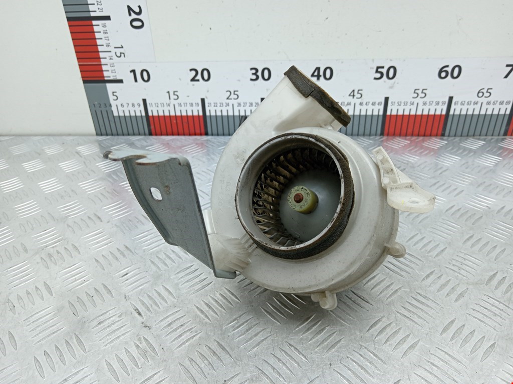 Моторчик печки (вентилятор отопителя) Toyota Prius 2 (XW20) (2003-2009)