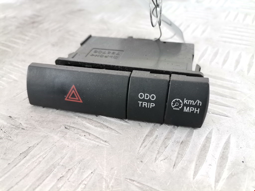 Кнопка аварийной сигнализации Toyota Prius 2 (XW20) (2003-2009)