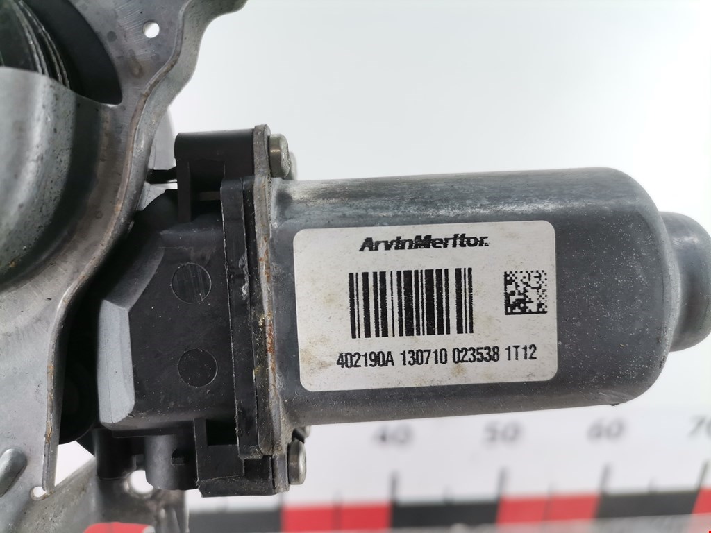 Стеклоподъемник задний правый NISSAN Qashqai J10 2006-2013