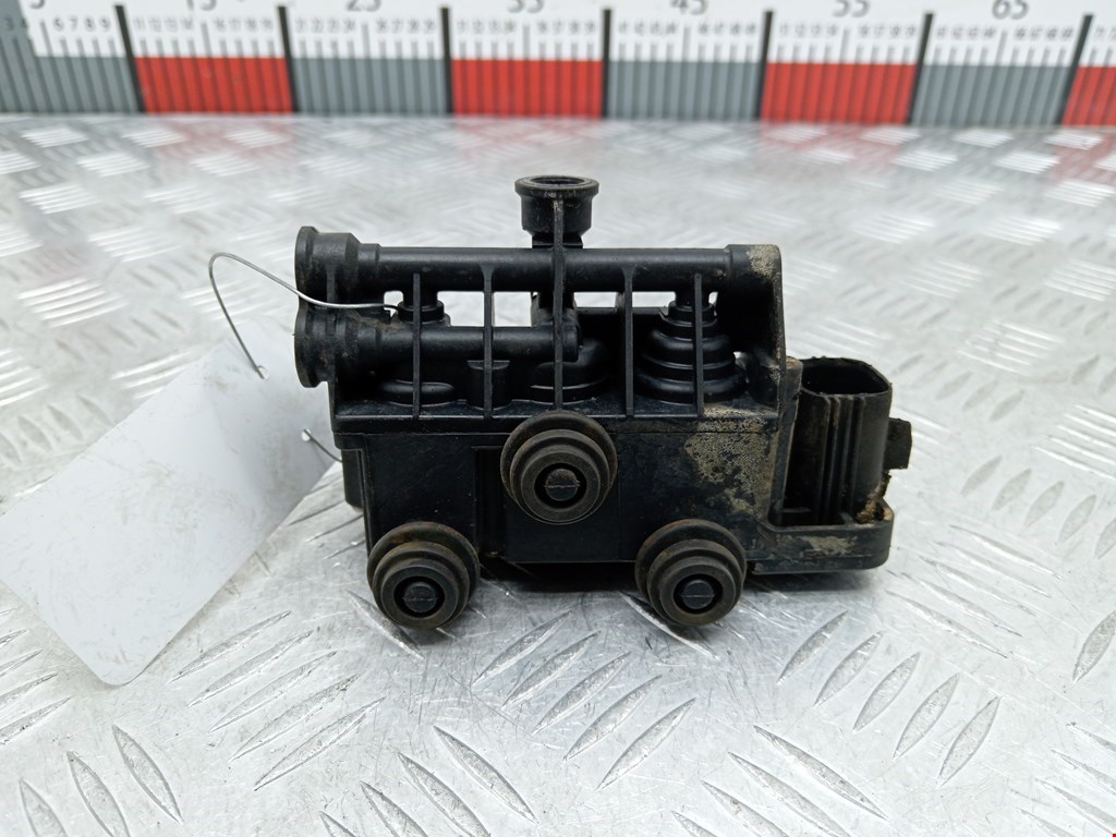 Блок клапанов пневмоподвески Land Rover Range Rover Sport 1 (2005-2013)