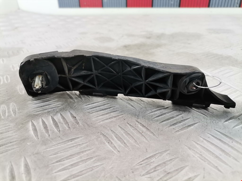 Кронштейн заднего бампера левый правый TOYOTA RAV 4 XA30 2006-2012