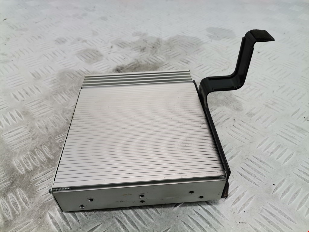 Усилитель акустической системы TOYOTA Prius II XW20 2003-2012