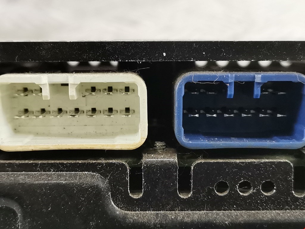 Усилитель акустической системы TOYOTA Prius II XW20 2003-2012