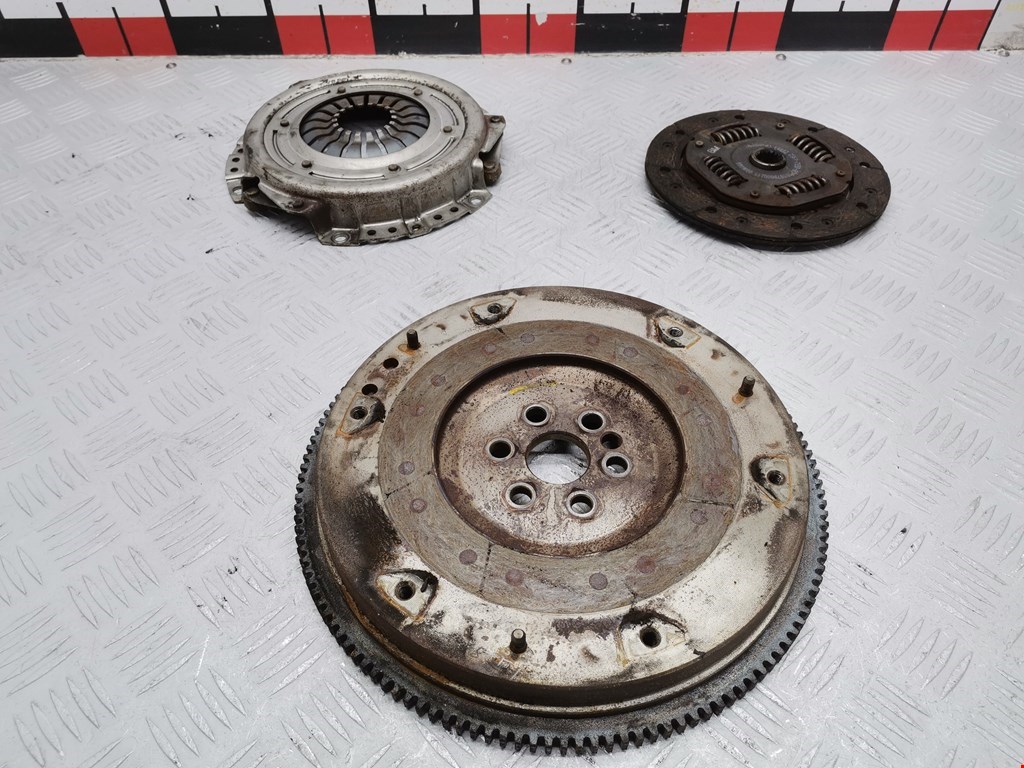 Маховик (демпфер сцепления) FORD Fiesta 2001-2008