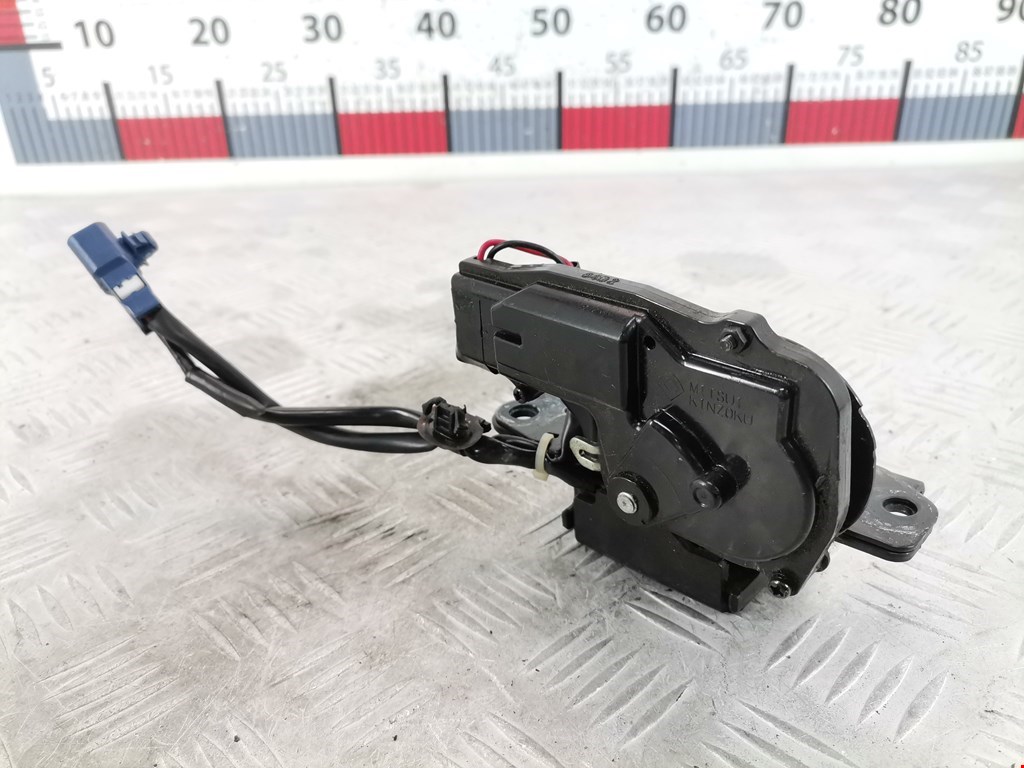 Замок багажника (крышки двери) TOYOTA Prius II XW20 2003-2012