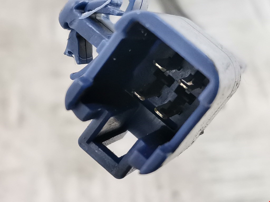 Замок багажника (крышки двери) TOYOTA Prius II XW20 2003-2012