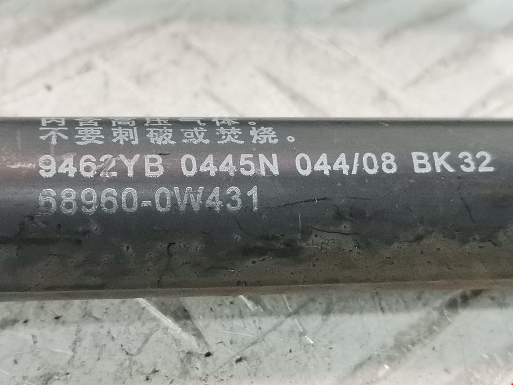 Амортизатор крышки (двери) багажника TOYOTA Prius II XW20 2003-2012