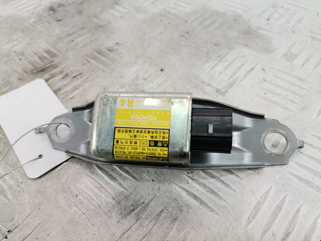 Датчик AIR BAG (подушек безопасности) TOYOTA Prius II XW20 2003-2012