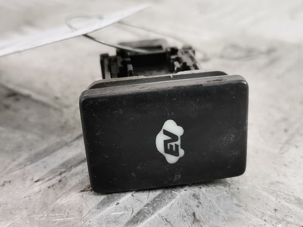 Кнопка аварийной сигнализации Toyota Prius 2 (XW20) (2003-2009)