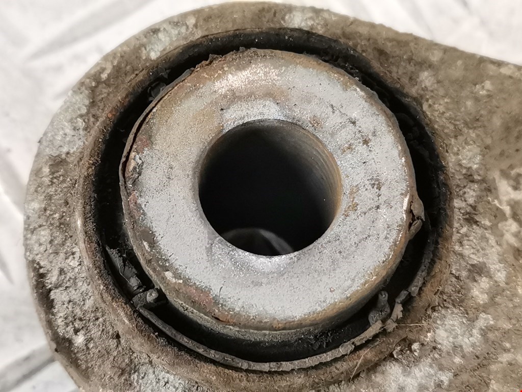 Рычаг задний правый VOLKSWAGEN Touareg 2002-2010