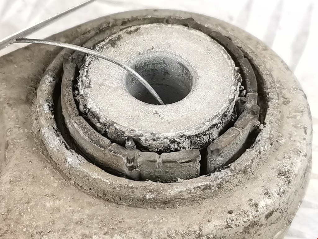 Рычаг задний правый VOLKSWAGEN Touareg 2002-2010