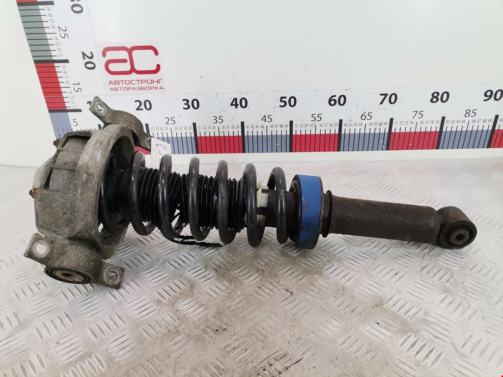 Стойка амортизатора заднего левого Volkswagen Touareg 1 (2002-2010)