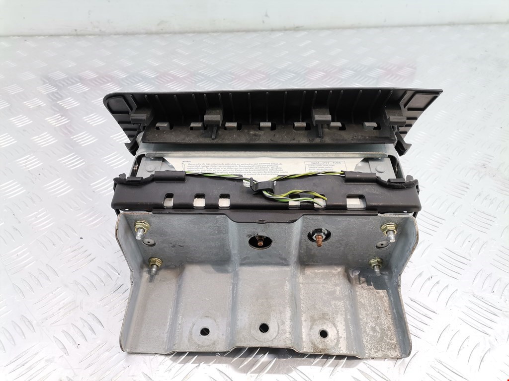 Подушка безопасности пассажирская (в торпедо) FORD Fusion 2002-2012