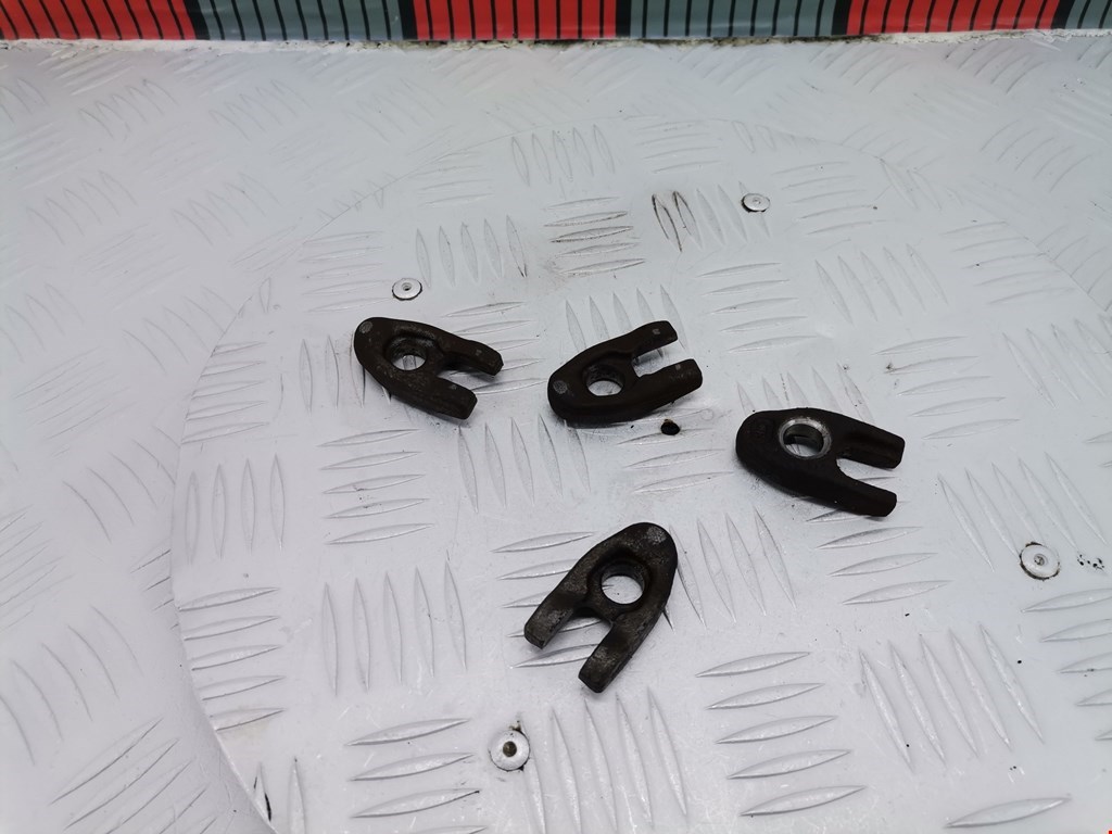 Кронштейн форсунки RENAULT Kangoo 1997-2008