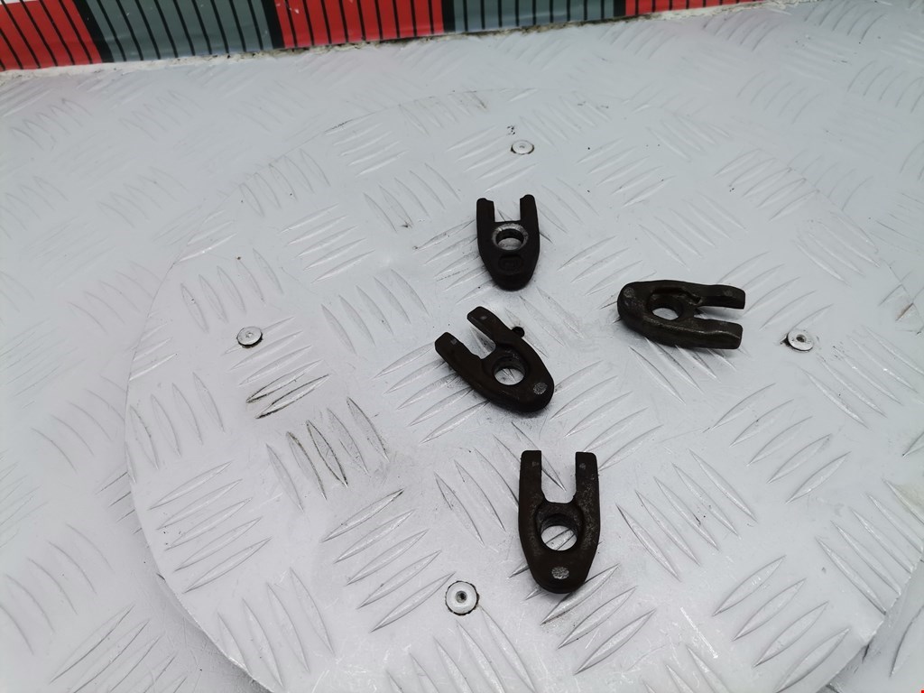 Кронштейн форсунки RENAULT Kangoo 1997-2008