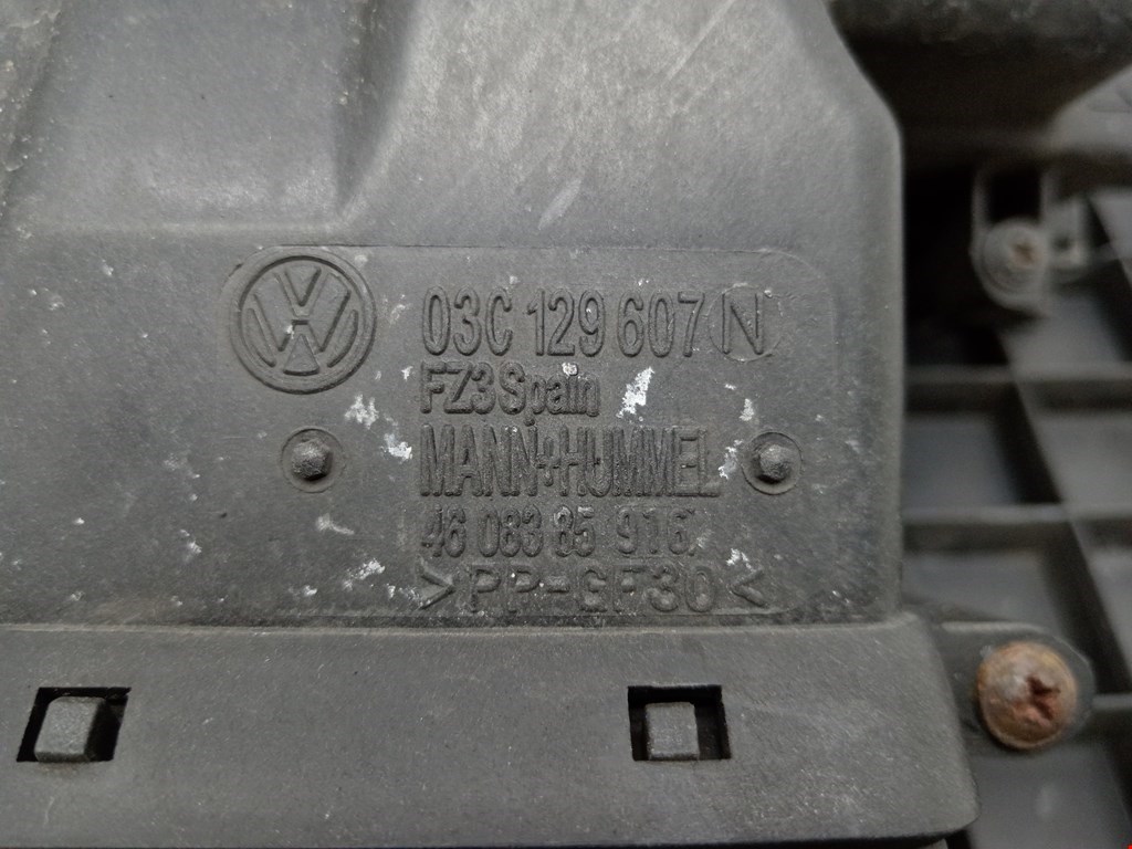 Корпус воздушного фильтра VOLKSWAGEN Golf V 2003-2009