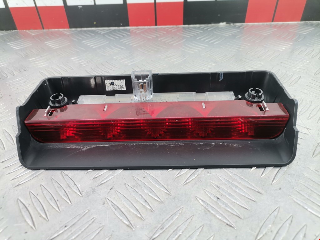 Фонарь дополнительный тормозной (стоп-сигнал) Citroen C2 (2003-2009)