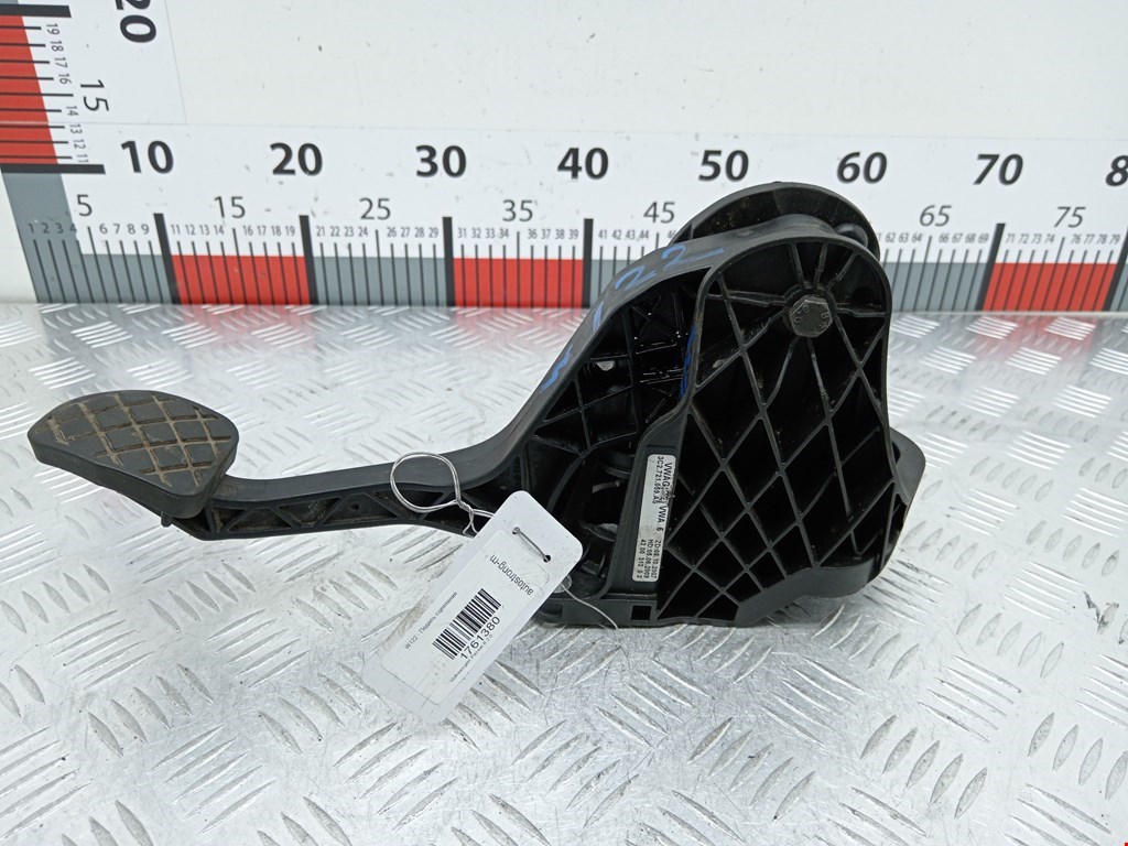 Педаль сцепления VOLKSWAGEN Passat B6 2005-2011