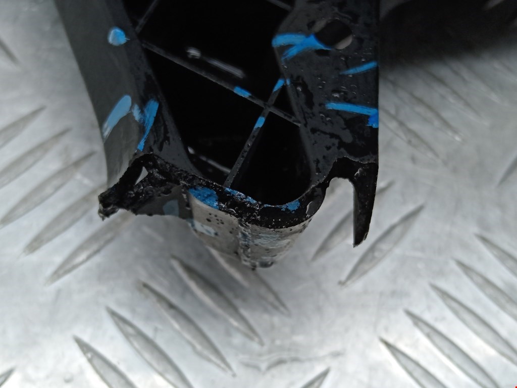 Крепление АКБ (корпус/подставка) VOLKSWAGEN Golf V 2003-2009