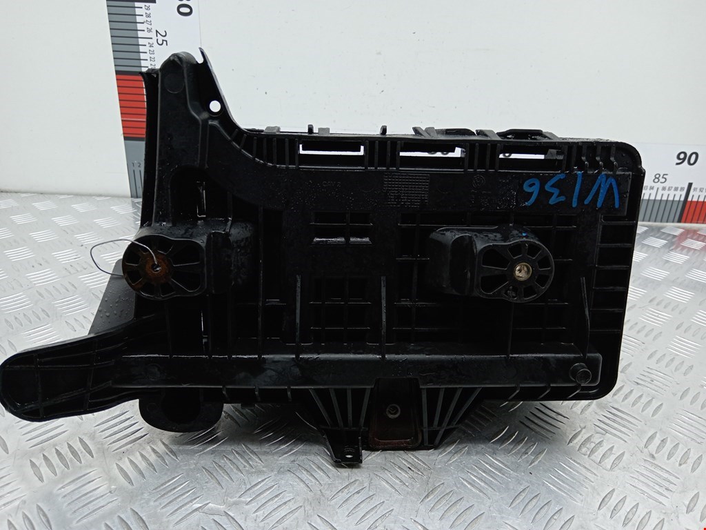 Крепление АКБ (корпус/подставка) VOLKSWAGEN Golf V 2003-2009