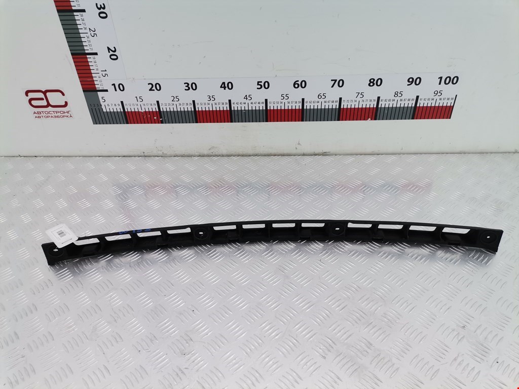 Кронштейн заднего бампера центральный VOLKSWAGEN Polo V HB 2009-2017