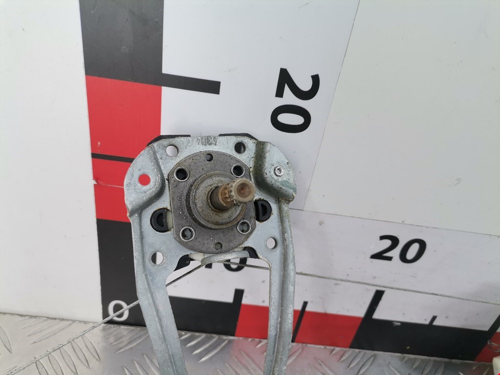 Стеклоподъемник задний левый MERCEDES-BENZ C-Class C-klasse W202 1993-2000