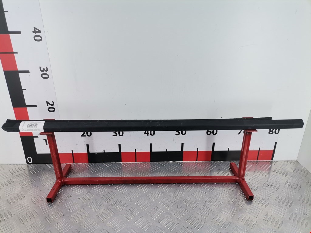 Накладка декоративная (молдинг) стекла двери передней левой Mercedes C-Class (W202) (1993-2001)