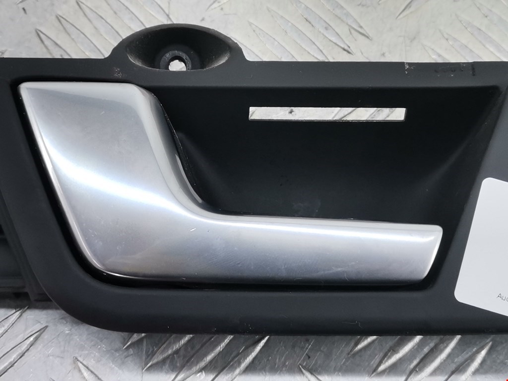 Ручка дверная задняя внутренняя левая AUDI A4 B6 2001-2005