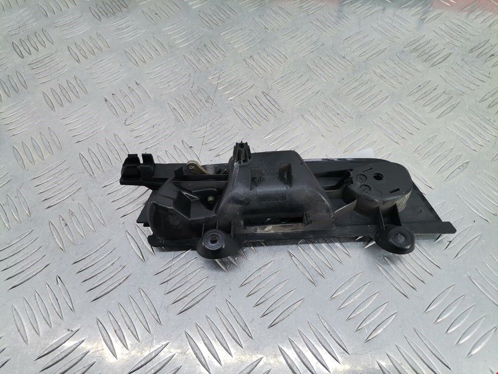 Ручка дверная задняя внутренняя левая AUDI A4 B6 2001-2005