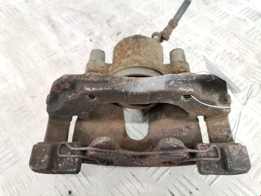 Суппорт передний правый FORD Focus III 2011-2019