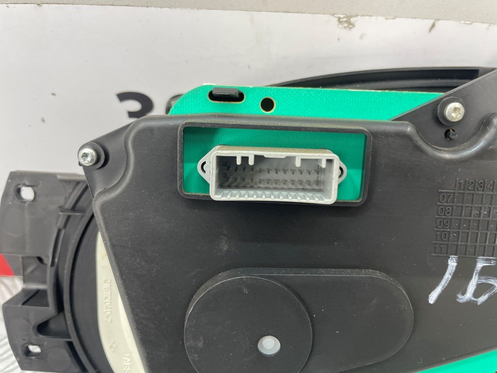 Панель приборов (щиток) DACIA Sandero 2008-2012