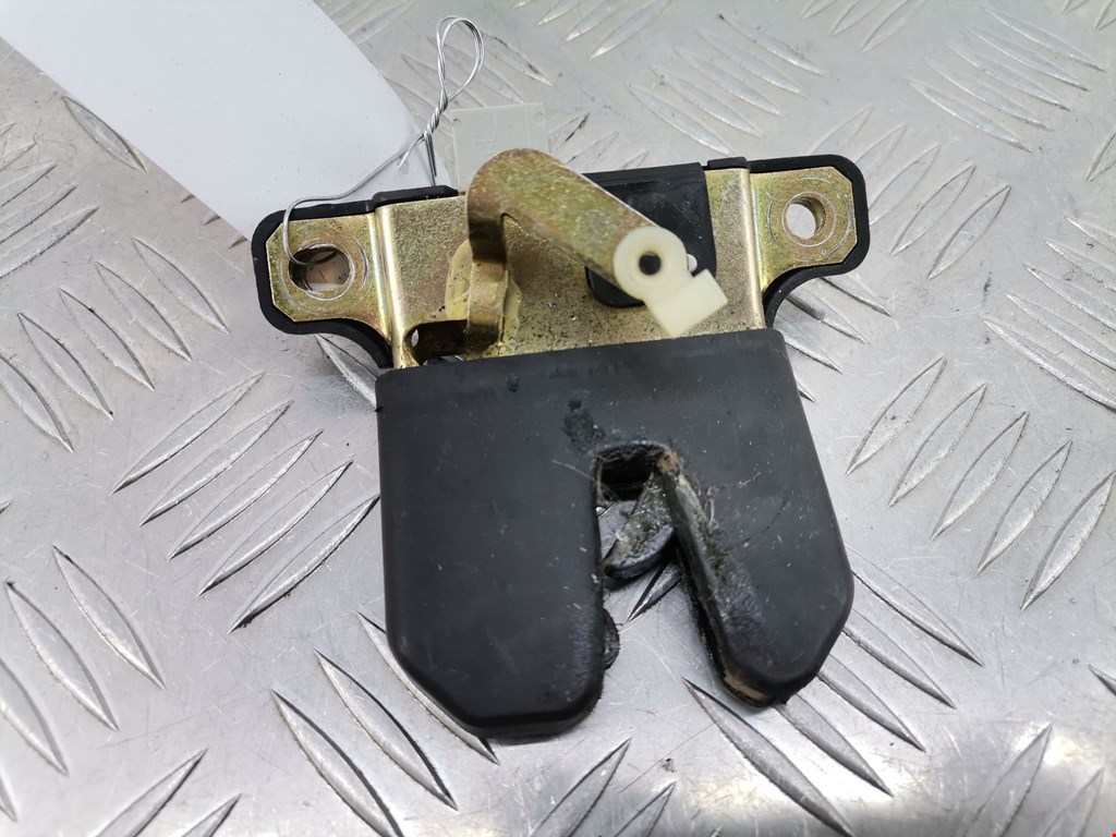 Замок багажника (крышки двери) AUDI A4 B5 1995-2001