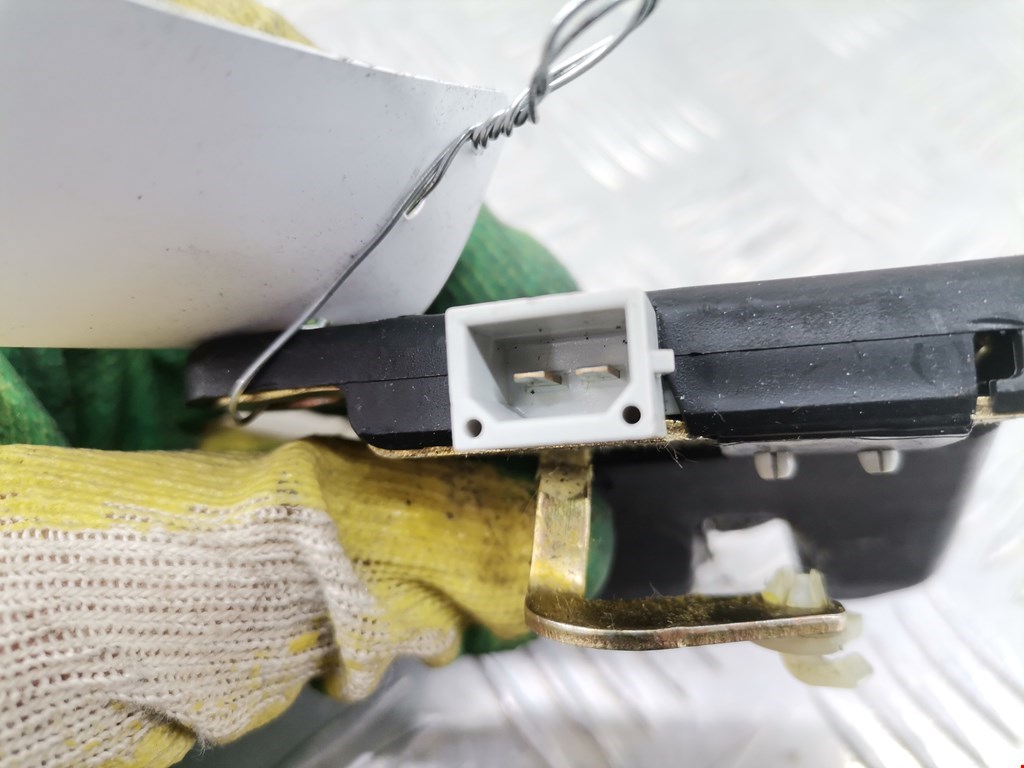 Замок багажника (крышки двери) AUDI A4 B5 1995-2001