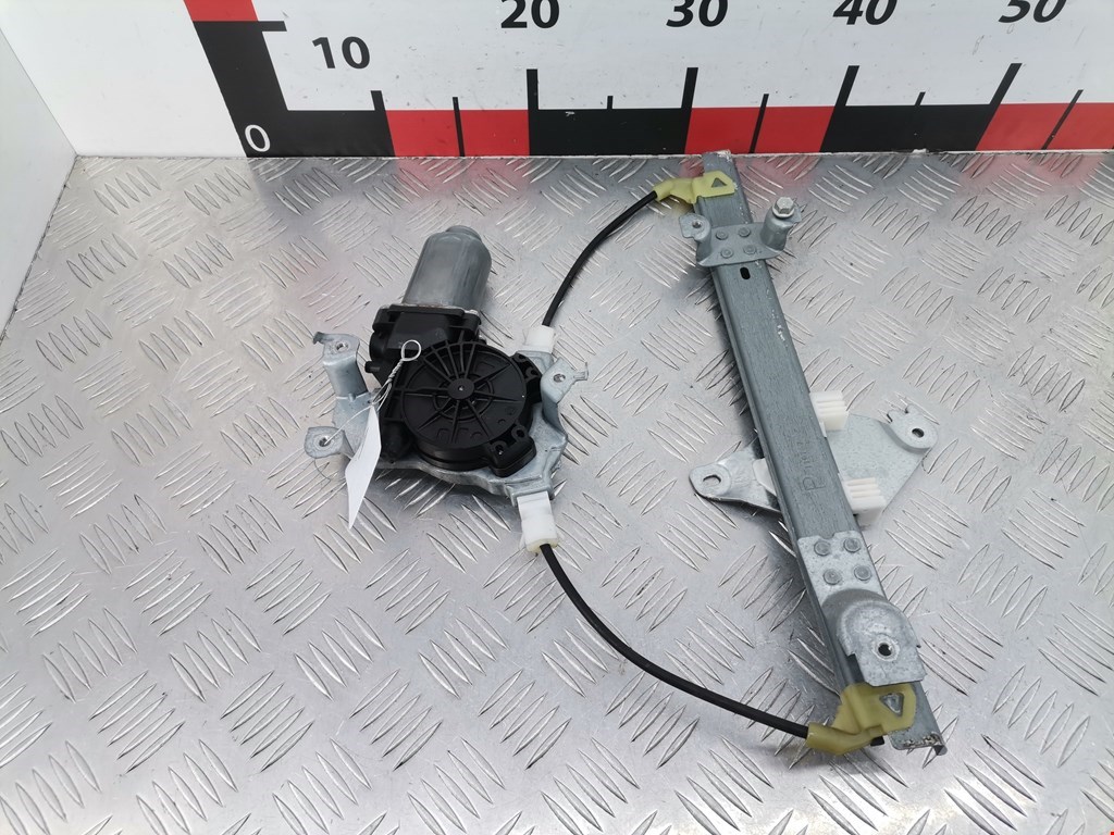 Стеклоподъемник задний правый NISSAN Qashqai J10 2006-2013