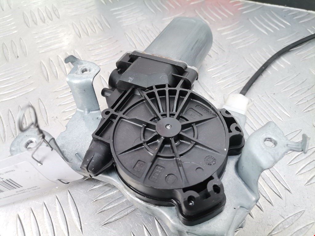 Стеклоподъемник задний правый NISSAN Qashqai J10 2006-2013