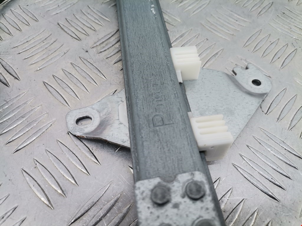 Стеклоподъемник задний правый NISSAN Qashqai J10 2006-2013