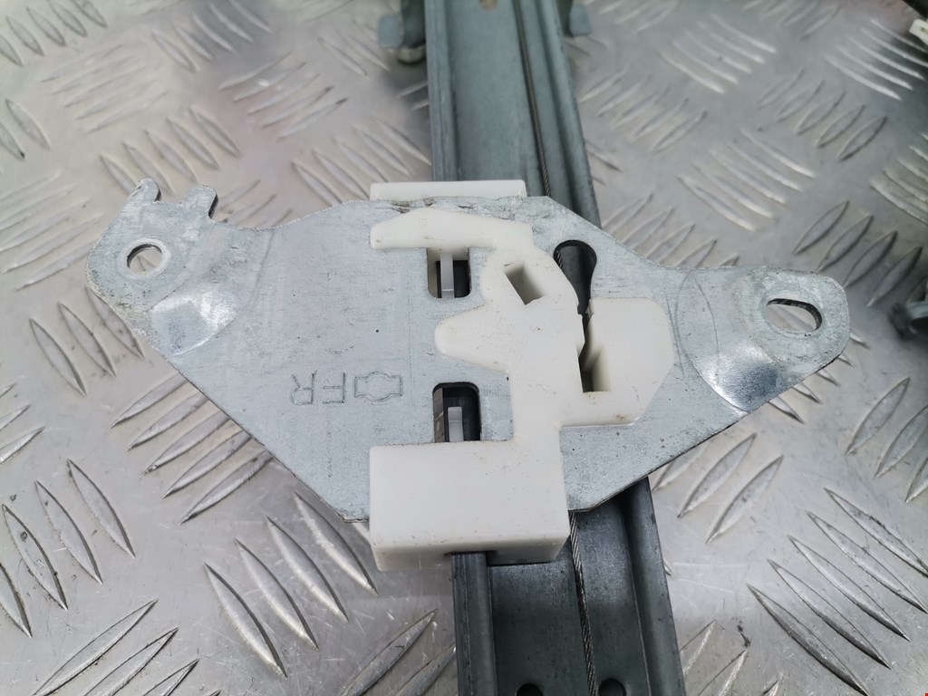 Стеклоподъемник задний правый NISSAN Qashqai J10 2006-2013