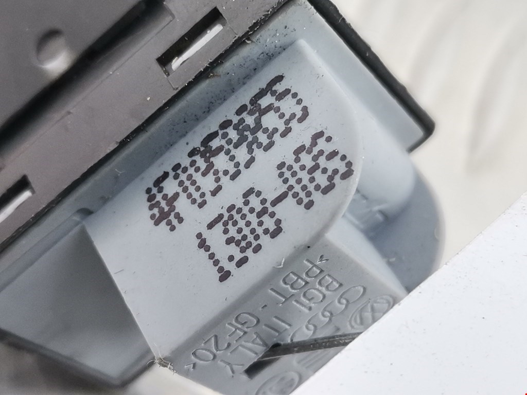 Кнопка стеклоподъемника AUDI A3 8P 2003-2013