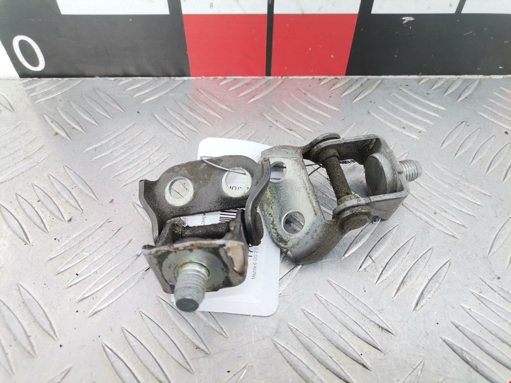 Петля крышки (двери) багажника Mazda 6 GG (2002-2008)
