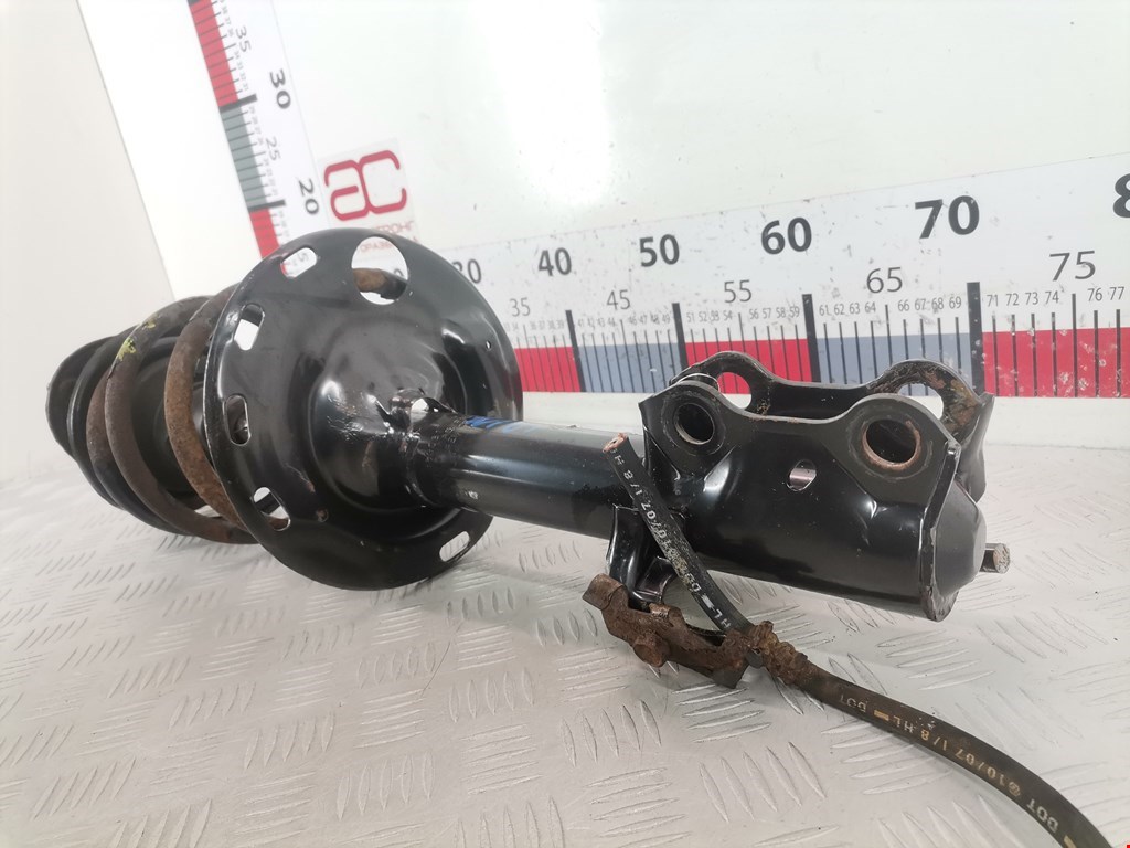 Амортизатор передний правый TOYOTA RAV 4 XA30 2006-2012