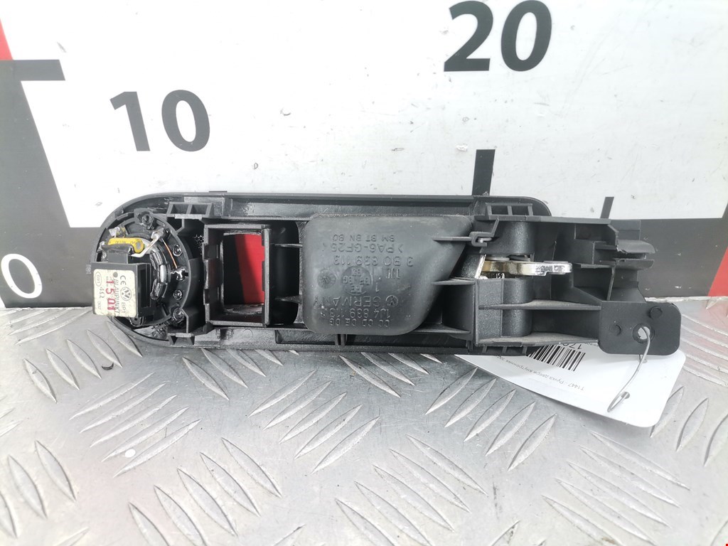 Ручка дверная задняя внутренняя левая VOLKSWAGEN Passat B5 1997-2005