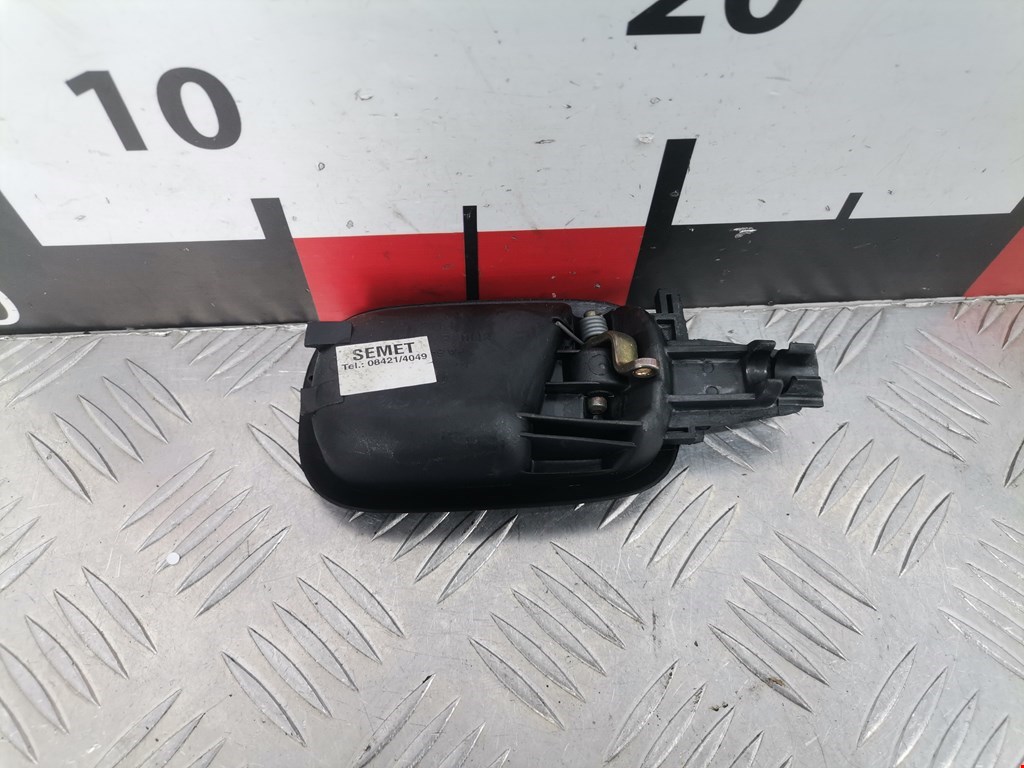 Ручка дверная задняя внутренняя левая AUDI A4 B5 1995-2001